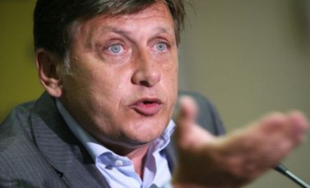 Crin Antonescu: Nu-l astept pe Basescu la Cotroceni