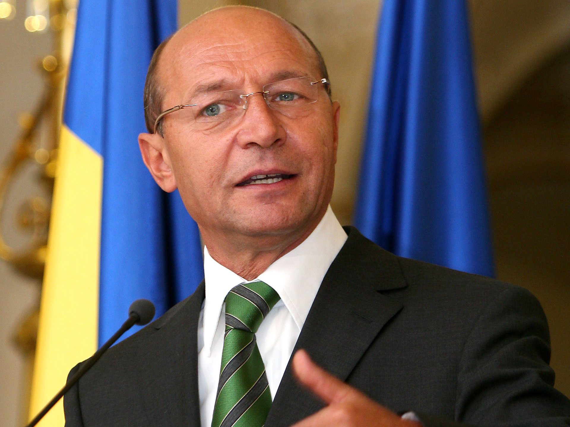 Basescu si reconstructia