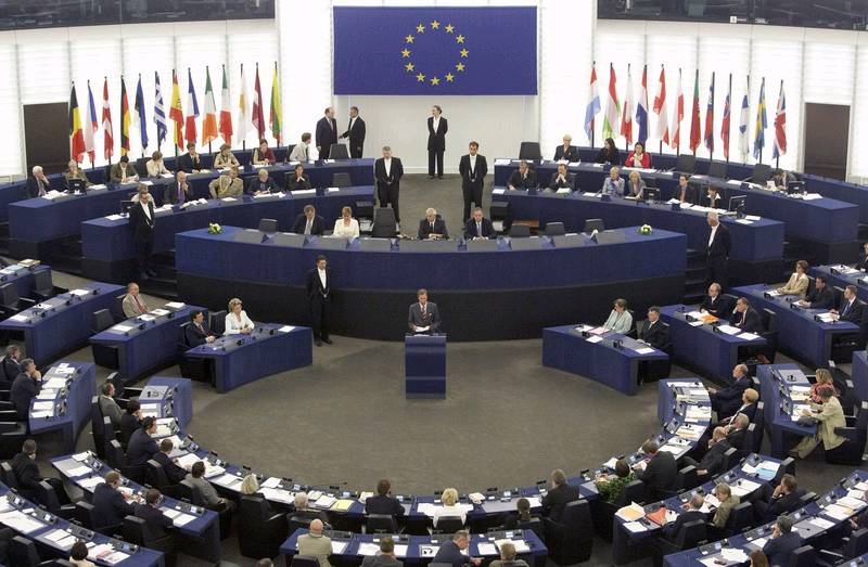 Scoruri la europarlamentare